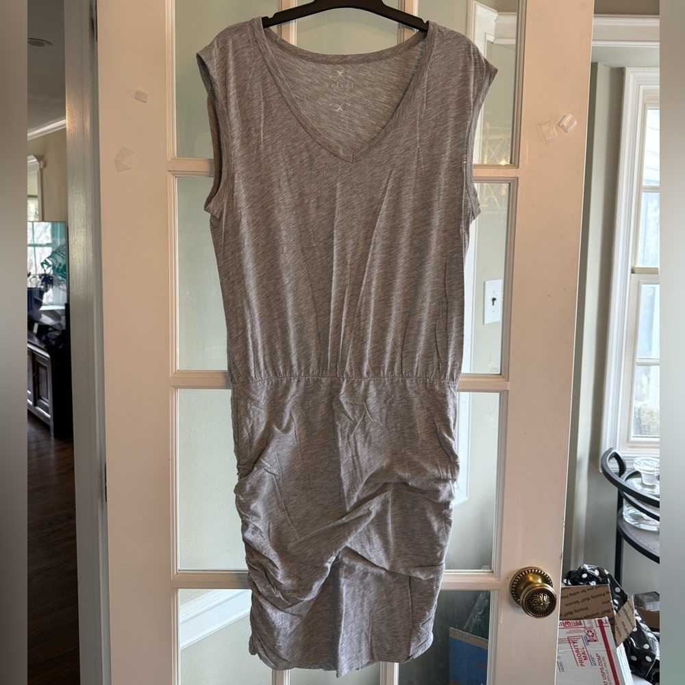 Velvet by Graham & Spencer Gray V-Neck Sleeveless Mini Dress Size M Capsule Fit